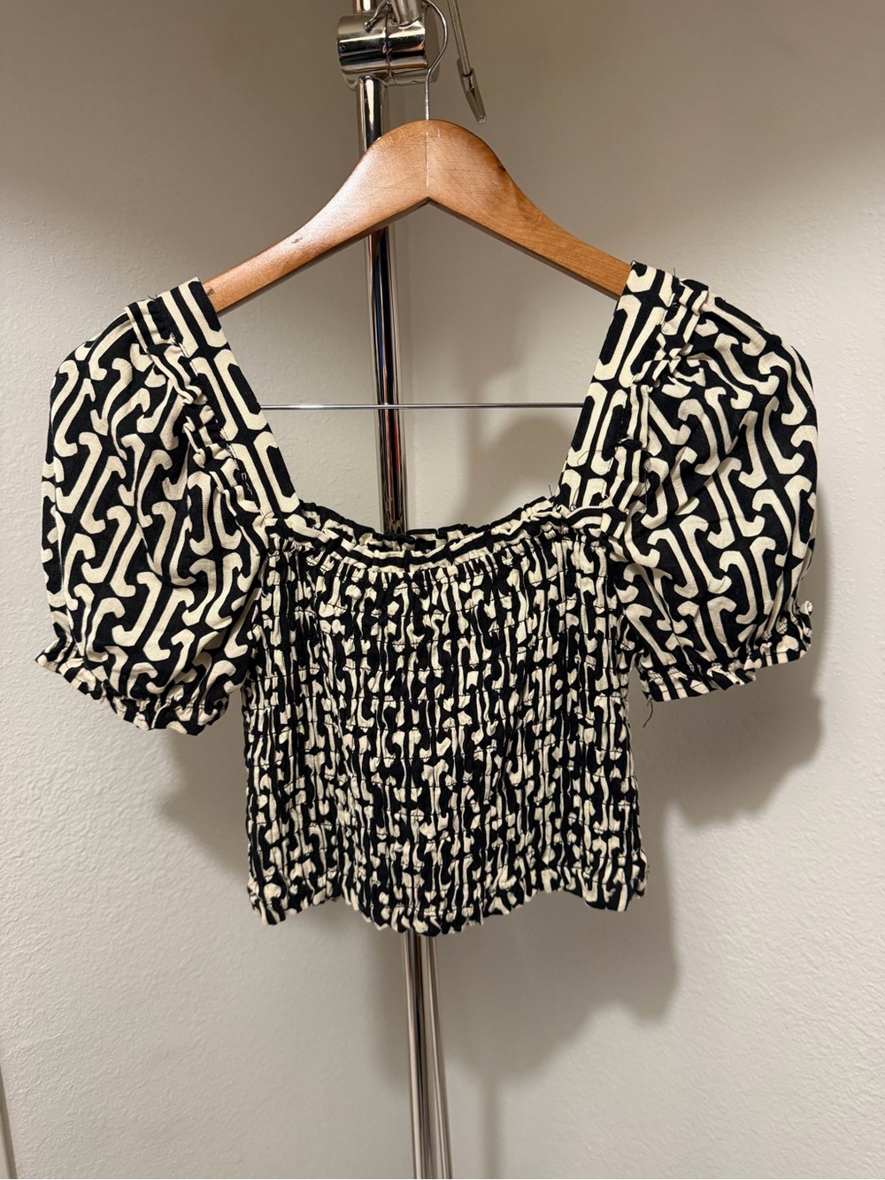 Monteau Black & Cream Smocked Puff-Sleeve Crop Top